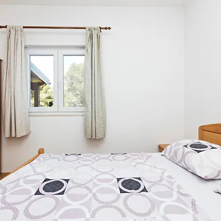 Apartment With A Parking Space Grebastica, - 24046 Sibenik