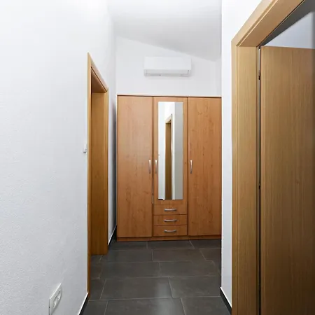 Apartment With A Parking Space Grebastica, - 24046 Sibenik